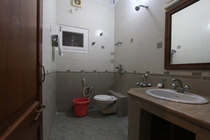 Room 8 of 14