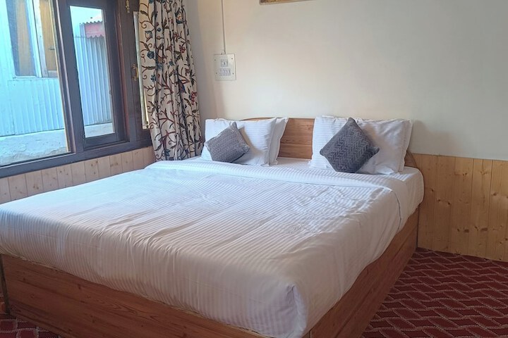 Room 2 of 6