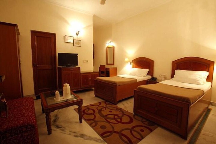 Room 12 of 28