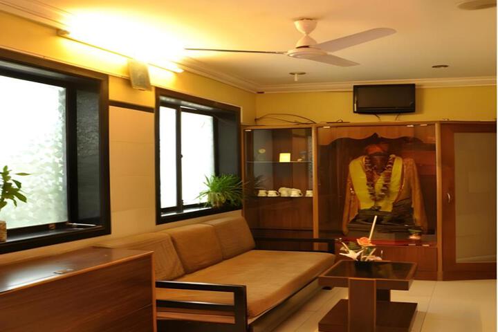 Hotel Hira Palace