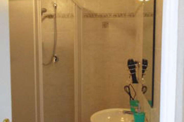 Room 2 of 28