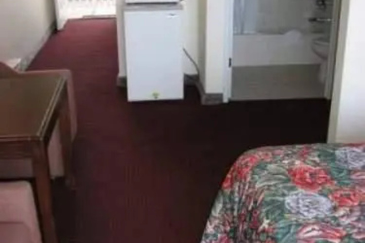 Room 2 of 5