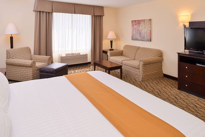 1 King Bed (8 of 20)