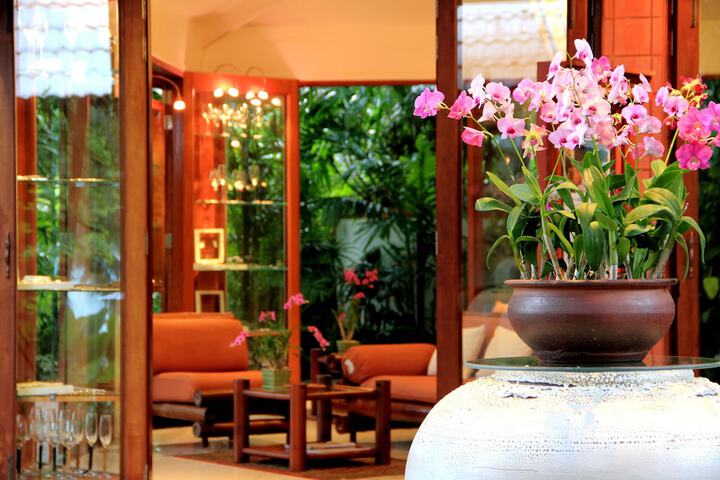 Hotel Lobby