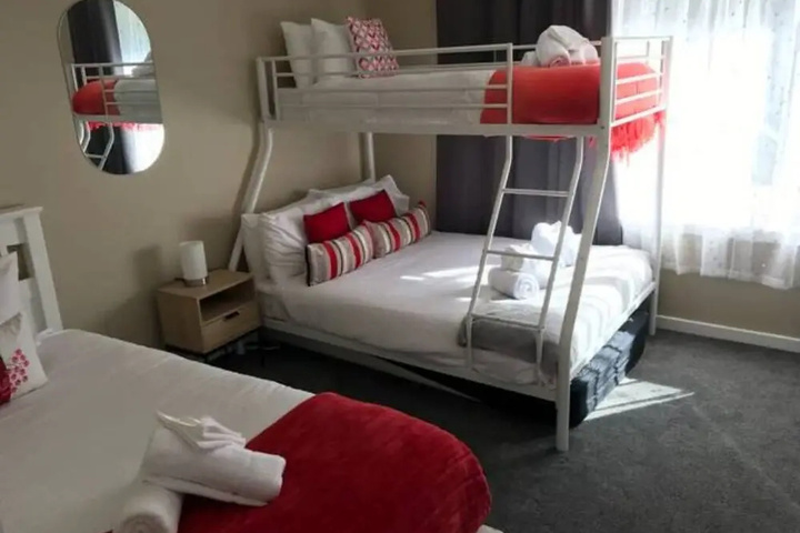 Room 3 of 18