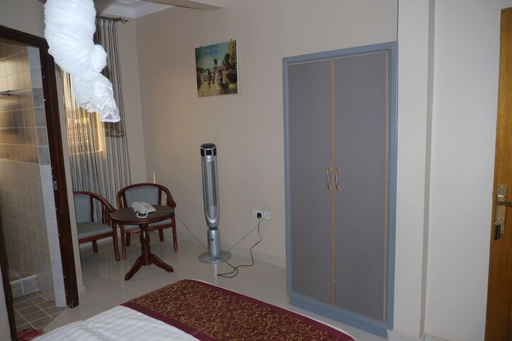 Room 11 of 29