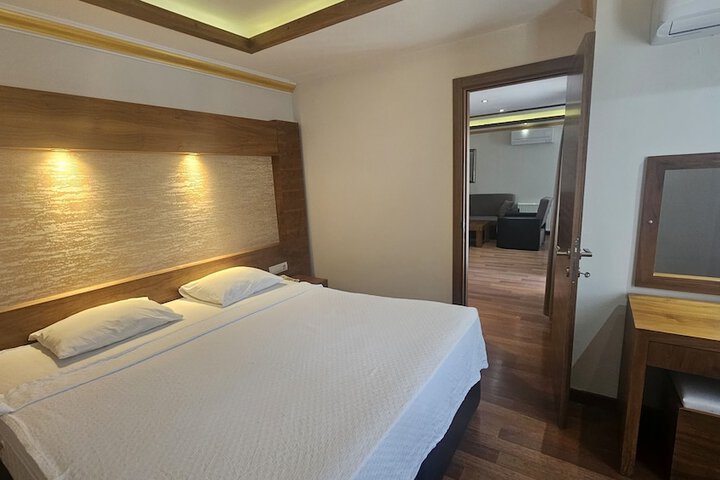 Room 8 of 30