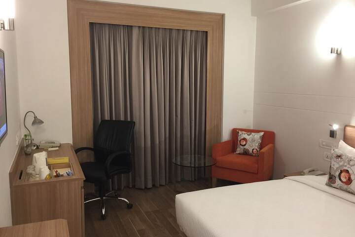 Room 6 of 23