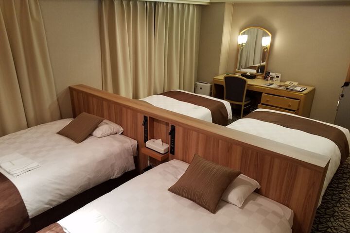 Room 18 of 120