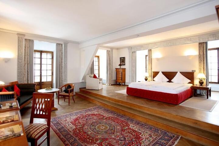 Room 9 of 34