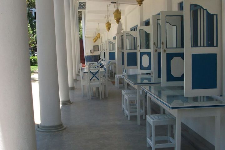 Ballroom/Hall 27 of 32