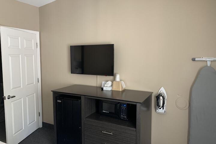 1 Queen Bed (1 of 27)