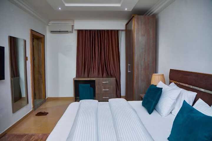 Room 13 of 63