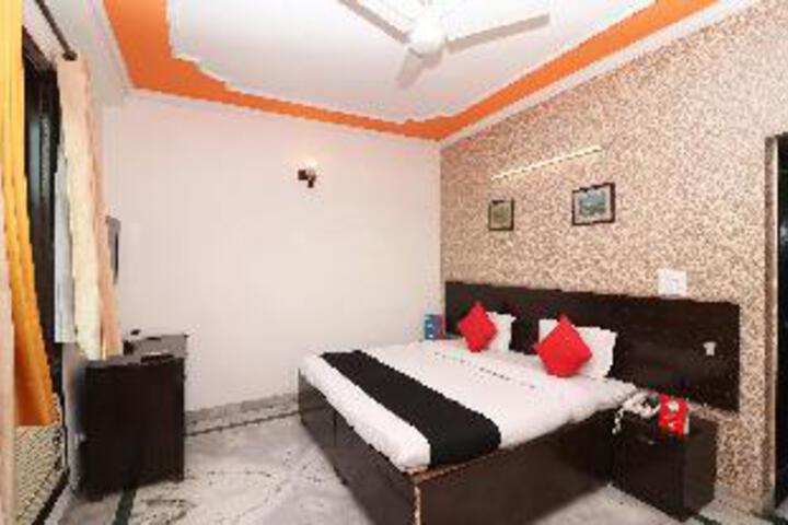 Room 2 of 7