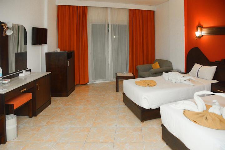 Room 6 of 37
