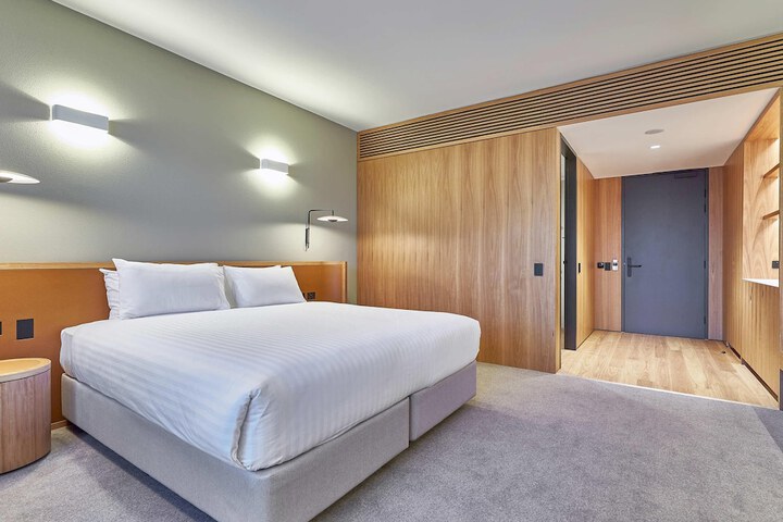 Room 19 of 82