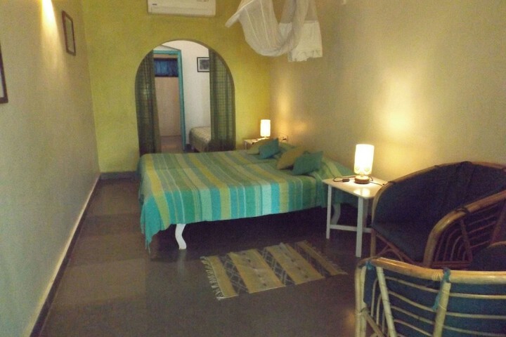Room 25 of 233