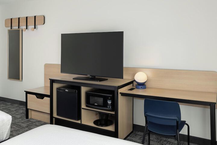 Room 8 of 25