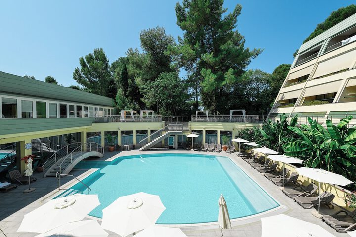 Pool 38 of 120