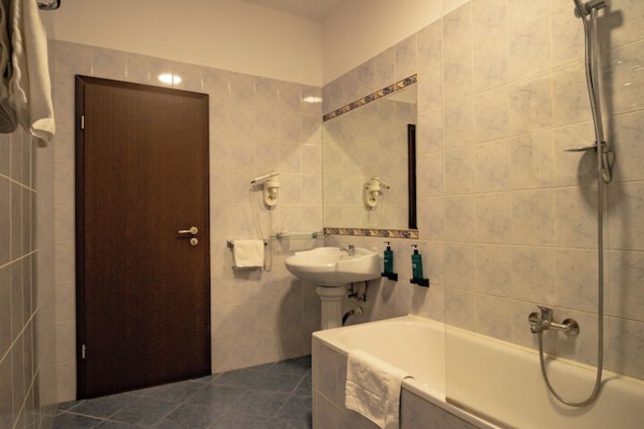 Room 26 of 58