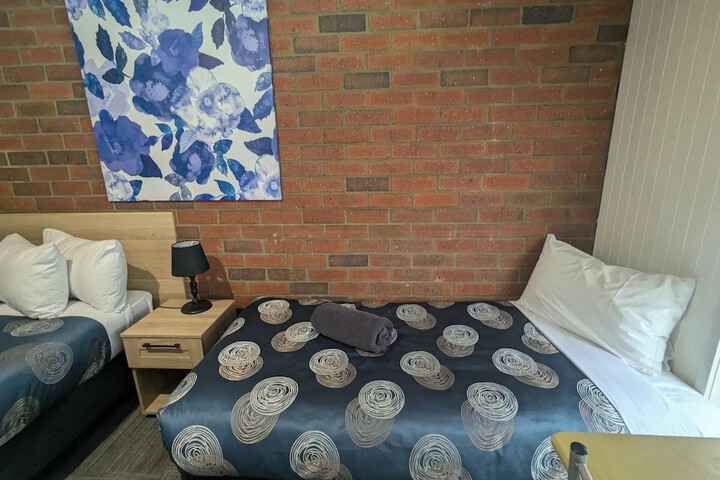 Room 4 of 74