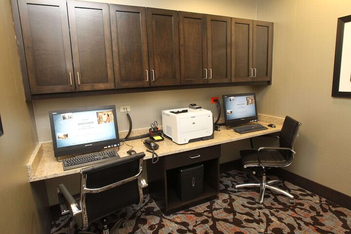 Business Center 67 of 71