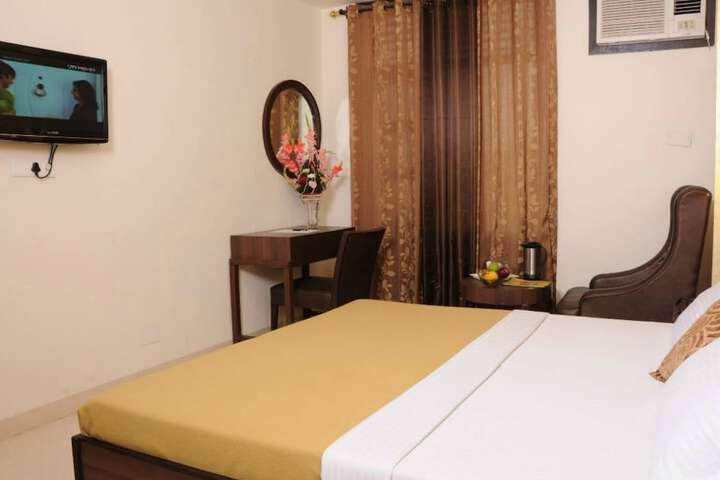 Room 5 of 10