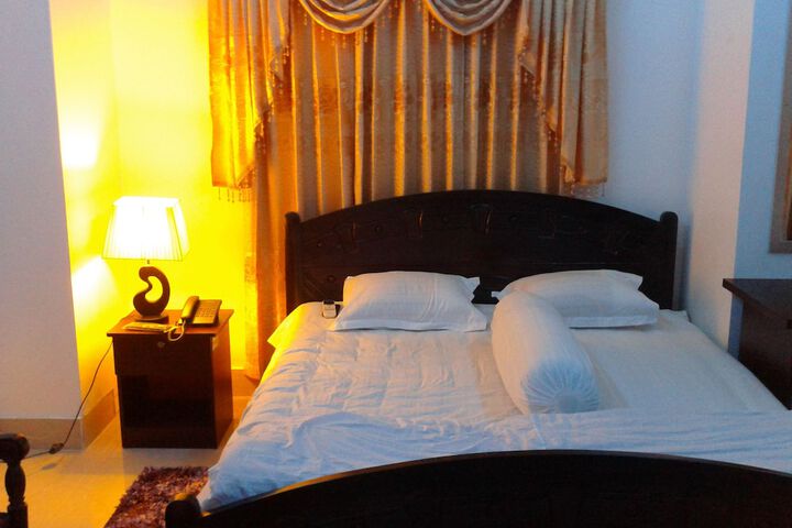 Room 4 of 14