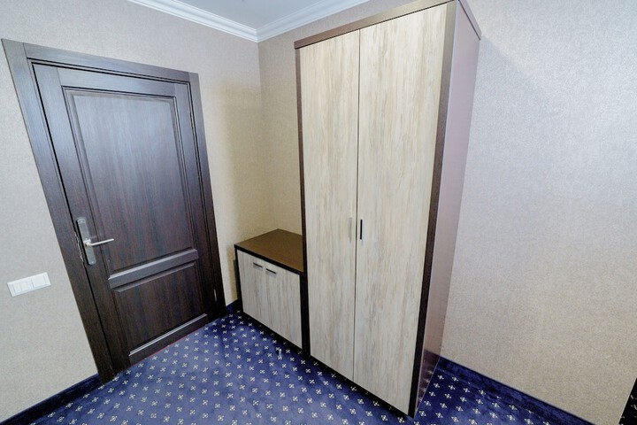 Room 35 of 80