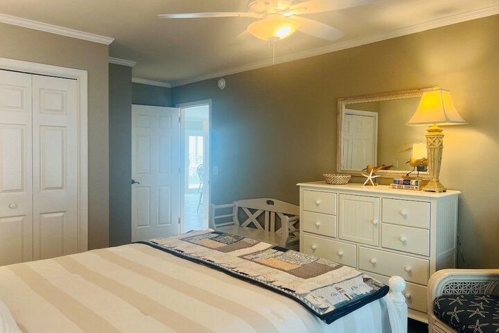 Room 4 of 61