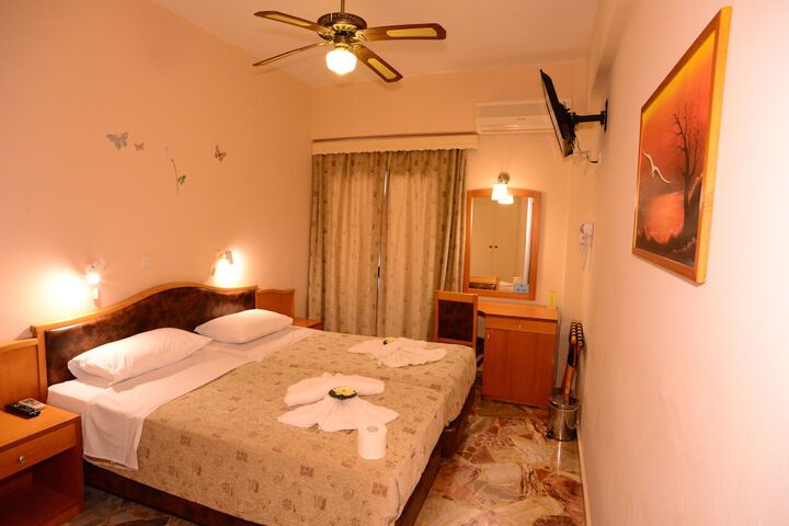Room 40 of 228