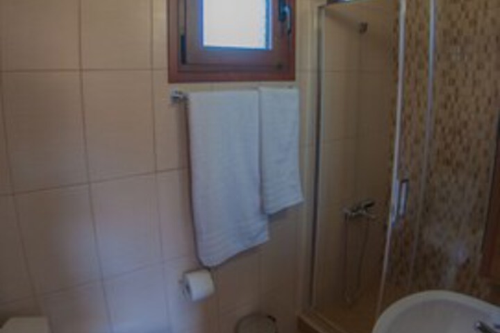 Room 3 of 44