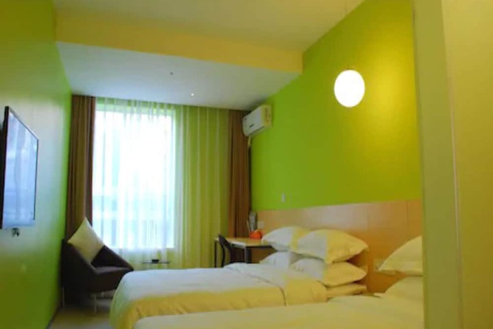 Room 12 of 43