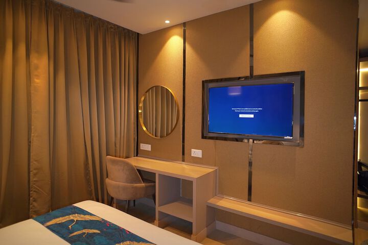 Room 12 of 30