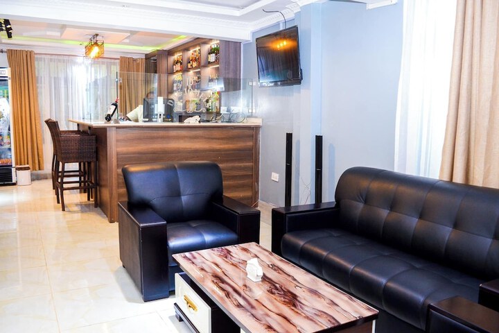 Lounge 47 of 70