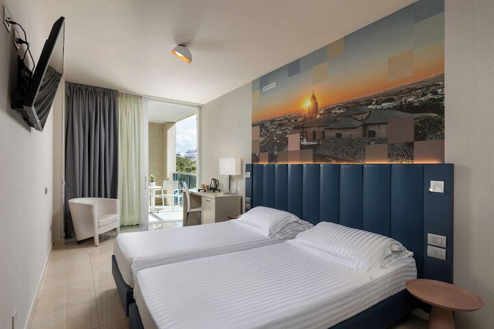 Room 9 of 113