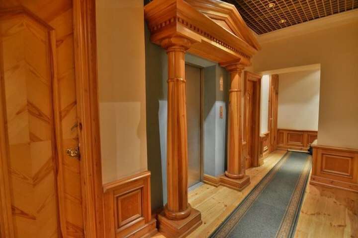 Ballroom/Hall 39 of 42