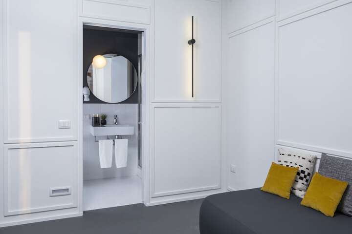 Room 27 of 33