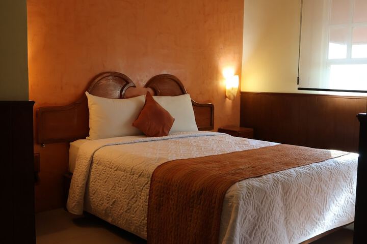 Room 9 of 20