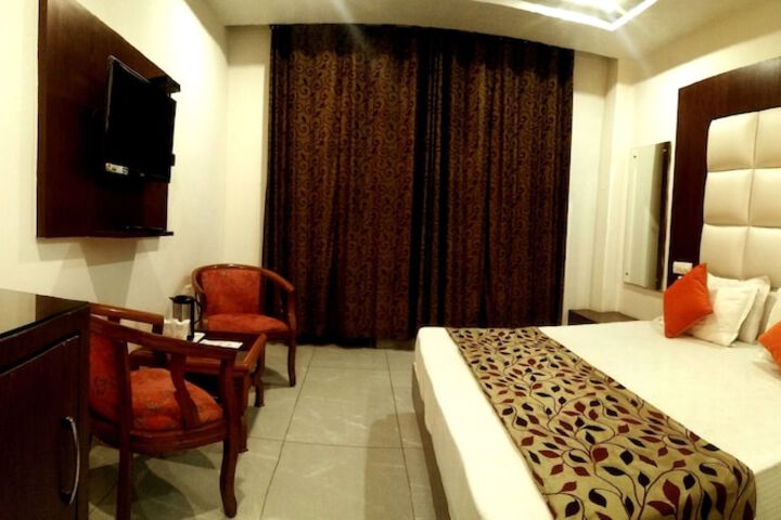 Room 8 of 31