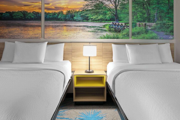 2 Queen Beds (2 of 13)