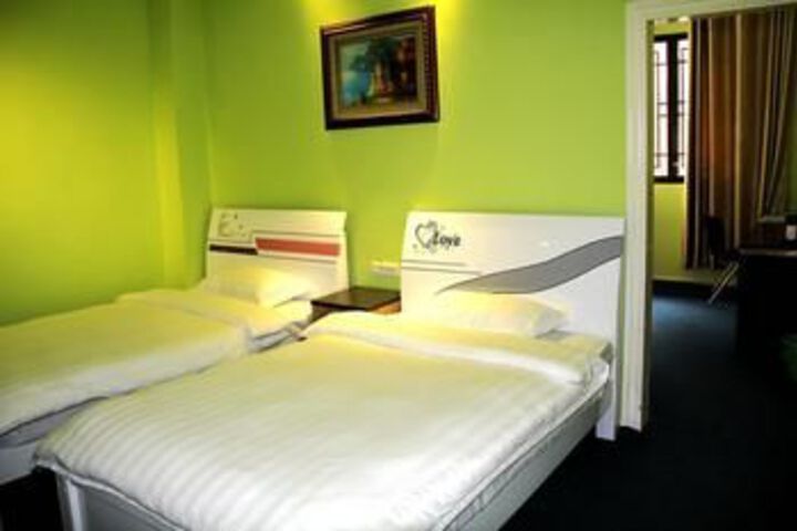 Room 2 of 31