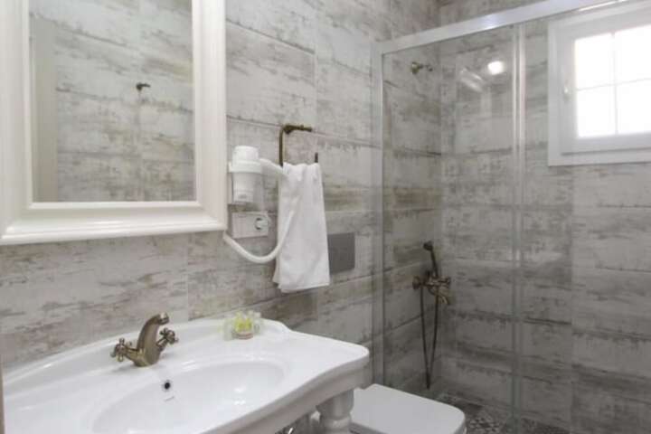 Room 13 of 23