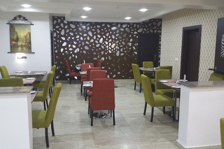 Dining 15 of 23