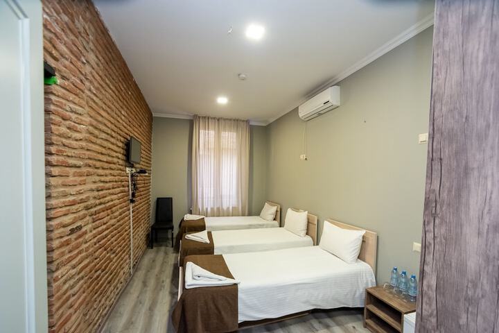 Room 37 of 134