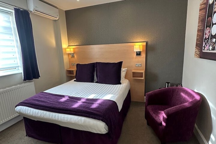 Room 35 of 193