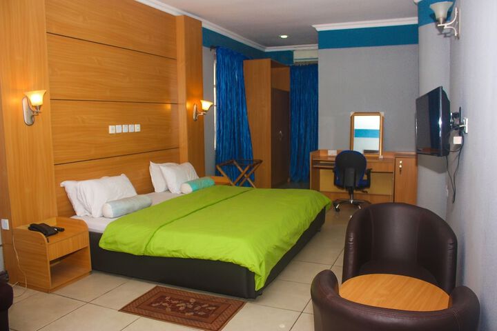 Room 17 of 35