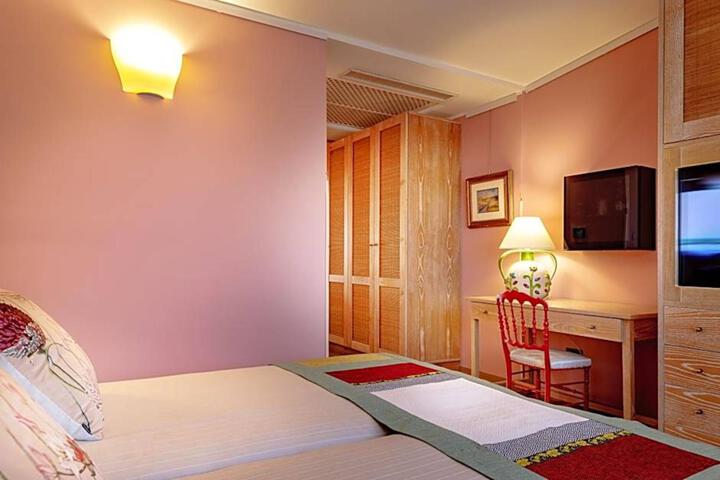 Room 42 of 116
