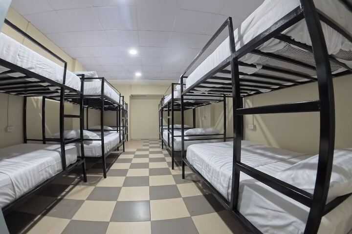 Room 8 of 13
