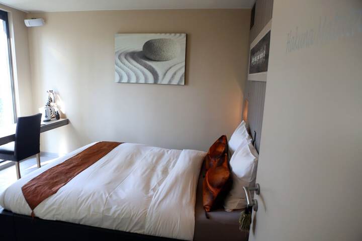 Room 3 of 34